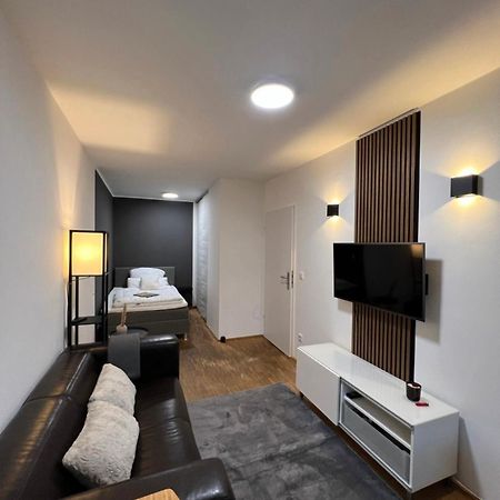 Medienhafen Apartment Direkt Am Zentrum Düsseldorf Exterior foto