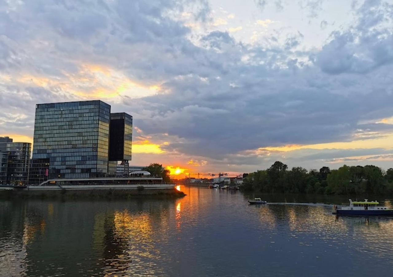 Medienhafen Apartment Direkt Am Zentrum Düsseldorf Exterior foto