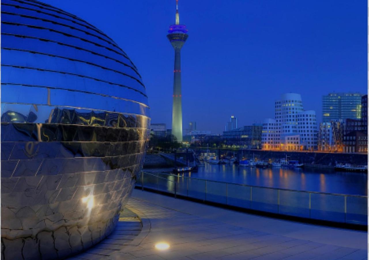Medienhafen Apartment Direkt Am Zentrum Düsseldorf Exterior foto