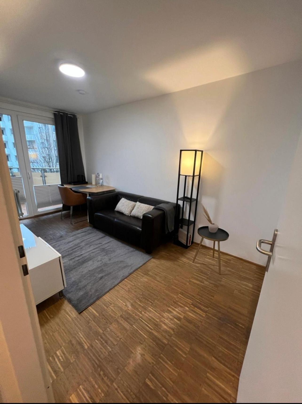 Medienhafen Apartment Direkt Am Zentrum Düsseldorf Exterior foto